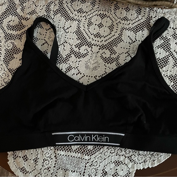 2 Calvin Klein Bra’s Size L New without tags - Picture 2 of 6